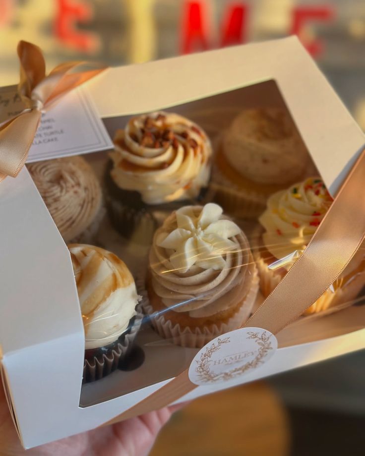 Beautiful Cupcake Gift Box6
