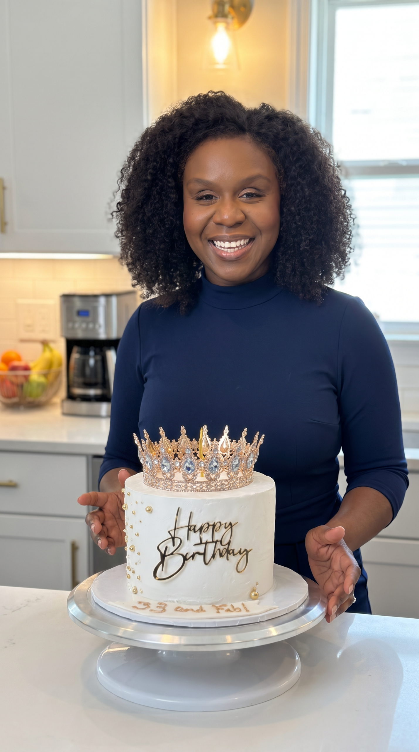 Princess Pearl Golden Crown Cake - Image 2